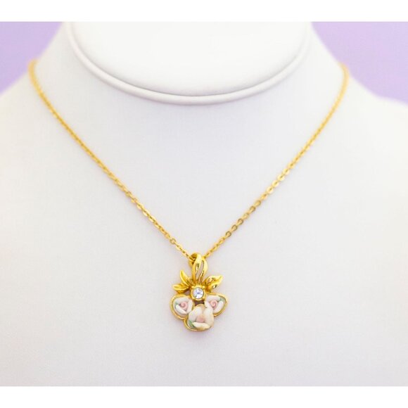 Vintage Dainty Rose Flowers Pendant Necklace by Avon, 24 Inches - Q27 - Picture 2 of 3